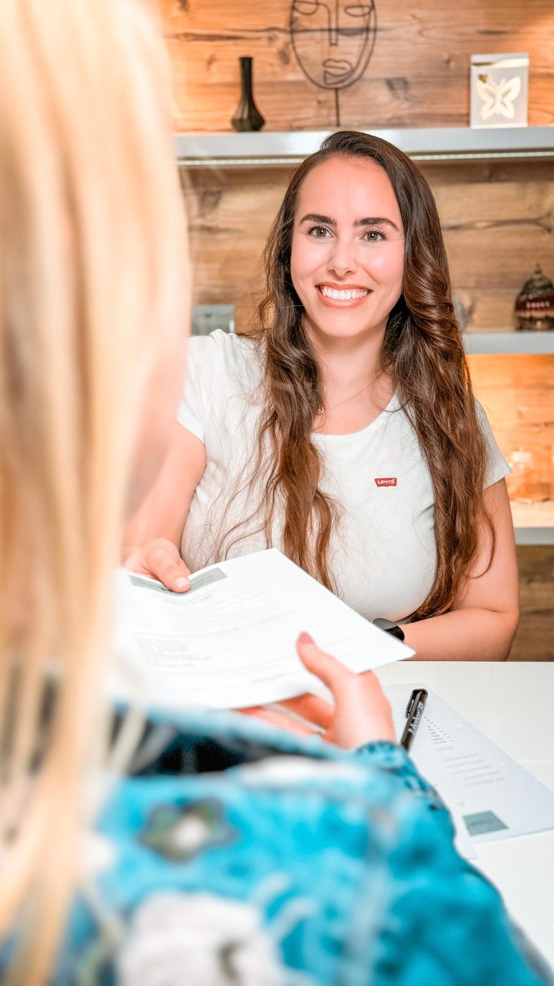 Marion Kapferer im Beratungsgespräch bei Peak Physique in Schwaz